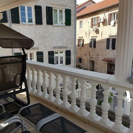 Apartments Sovran Vila Marija Prčanj Exterior foto